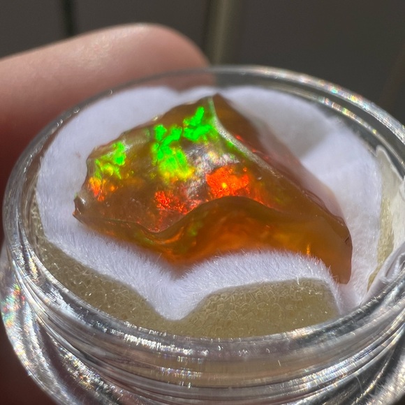 4.75ctw genuine flashyOpal in gem jar - Picture 5 of 13